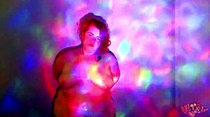 i worship my bbw goddess with dance and oil, feeling her plump body.