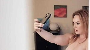 Curvy ginger milf Summer Hart surprises me with an extra hot handjob finish!