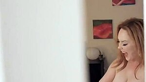 Curvy ginger milf Summer Hart surprises me with an extra hot handjob finish!