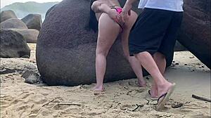 esposa rabuda shows big ass on trail