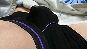 pantsu nai shasei oiuchi de shigoite shasei