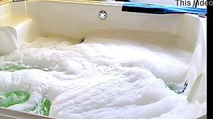 i'm having fun with sex in the jacuzzi, sucking big tits and all