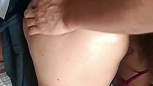 estudiantes mexicanos disfrutando de un encuentro íntimo con gran pasión