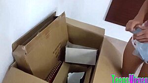 sobrina me excita tanto que la follo en la sala sin condon 😏