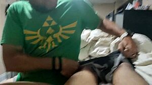 Chatting with a new friend from Grindr leads to casual meetup