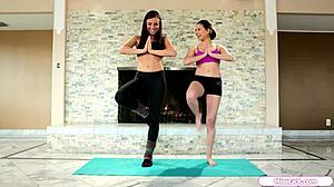 i watch this 18yo teen masturbate while getting facesitted, ohh godd