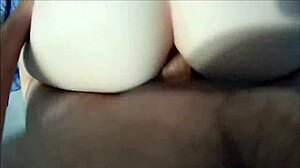 Milf showcases her sexy bubble butt.