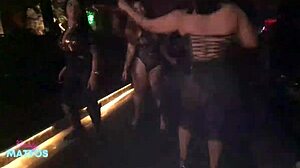 O DJ não se aguentou e teve que me fuder na cabine dele na casa de swing