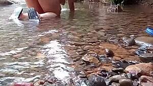 estaba tan caliente en el rio que me folle a un desconocido. que rico follar en la naturaleza con alexachris20!