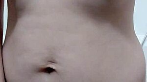 Elisha Shows Off Her Big Boobs in Amateur Scene