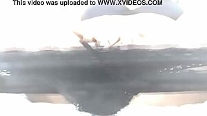 zorrita caliente se masturba en su cama