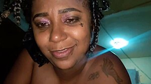 डेला नाना डायबा के चुचों पर स्के क्रू मार्किंग