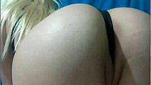 Viivixinha, your striptease is so wild as you rip those clothes off!