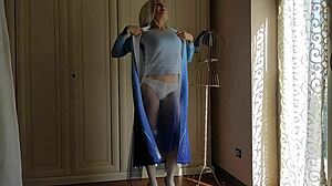 Elsa Cosplay from Frozen Disney Takes a Thick Cock in Homemade Fun