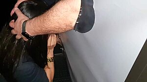 I LOVE SUCKING BIG COCK IN GLORY HOLE!