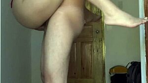 Hot Pinay babe risks it all with balcony creampie