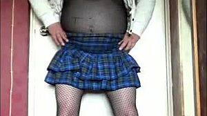 Bisexual crossdresser is dominated