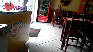 Cristina Almeida Se Exibindo No Restaurante Com Um Vestido Curtinho Filmada Pelo Corno Do Marido