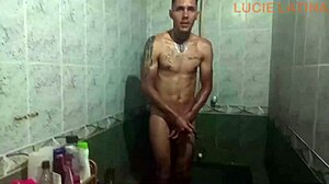 Su Madrastra Ayuda a Depilar su Pene y Luego lo Folla