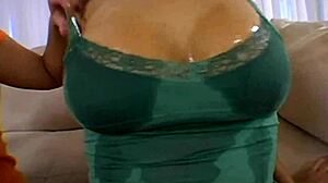 Blonde and brunette in threesome action