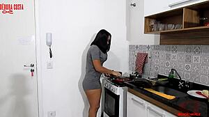 Who loves kitchen fucks? Check this cumshot!