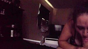 ¡Mira cómo chupo esa polla hasta que me llena la boca de semen! ¡Es tan intenso y POV perfecto!