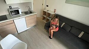 lidraulico maiale mi spia il culo da sotto il vestito e ha un bel cazzo dialoghi italiani