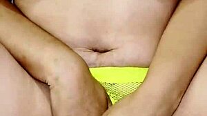 Latina milf makes her ex baby daddy cum with wet pussy and big ass.