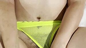 Latina milf makes her ex baby daddy cum with wet pussy and big ass.