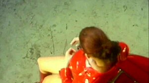 Fetiche no vermelho carro botas e masturbação - Aya Holmes