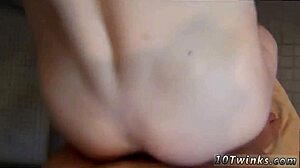 Teen 18+ Boyfriends in Bareback Gay Sex in Bathroom