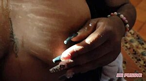 deepthroat e muita baba a escorrer no corpo da africana submissa em câmara lenta