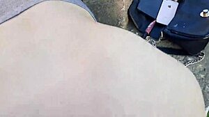 zufälliges casting auf der straße mit einem jungen mädchen