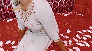 Smashing Apni Chachi Ki Beti in Wild Hindi Night Fucking Video