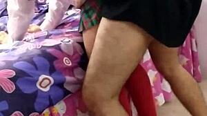 मेक्सिकन लड़की ने ग्रेड्स के लिए स्कर्ट उठाकर वर्जिन गांड दिखाई