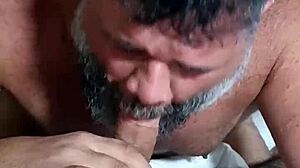 me deliciando na pica do peludo com tesão total