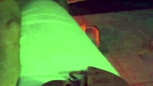 Estranho safado penetrou minha bucetinha no pelo enquanto o corno gravou tudo