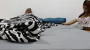 quiero descansar con mi hermanastro porque traigo una calentura increible y me gustaria follar-1 parte-