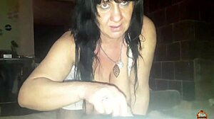 horny woman klaudiaamergirl performs oral in stockings