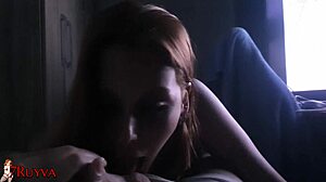 Novinha chupando o amante enquanto falava com o namorado pelo telefone