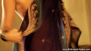 Sexy And Sensual Indian Babe Dancing Solo As Mature Milf Amateur