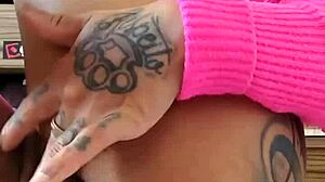 Anjinha Safadinha Falando Sacanagem Mostra Buceta Com Plug No Cuzinho