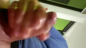 ricos chorros de leche caliente en masturbacion solitaria