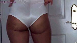 perfect mature lady plays solo in sexy nylon