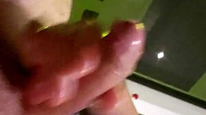 ricos chorros de leche caliente en masturbacion solitaria