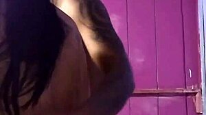 comendo a coroa gostosona depois de trocar seu chuveiro