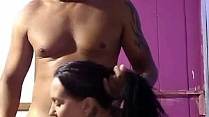 comendo a coroa gostosona depois de trocar seu chuveiro