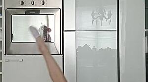 जिम में टाइट लेगिंग्स में छोटी ट्रेनिंग रूटीन