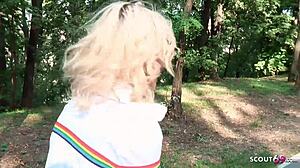 18 Jahre Junge Schülerin Zum Bj Für Taschengeld Auf Spielplatz Überredet - German Teen 18+