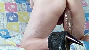 the console couldn't enter the wife on the sofa